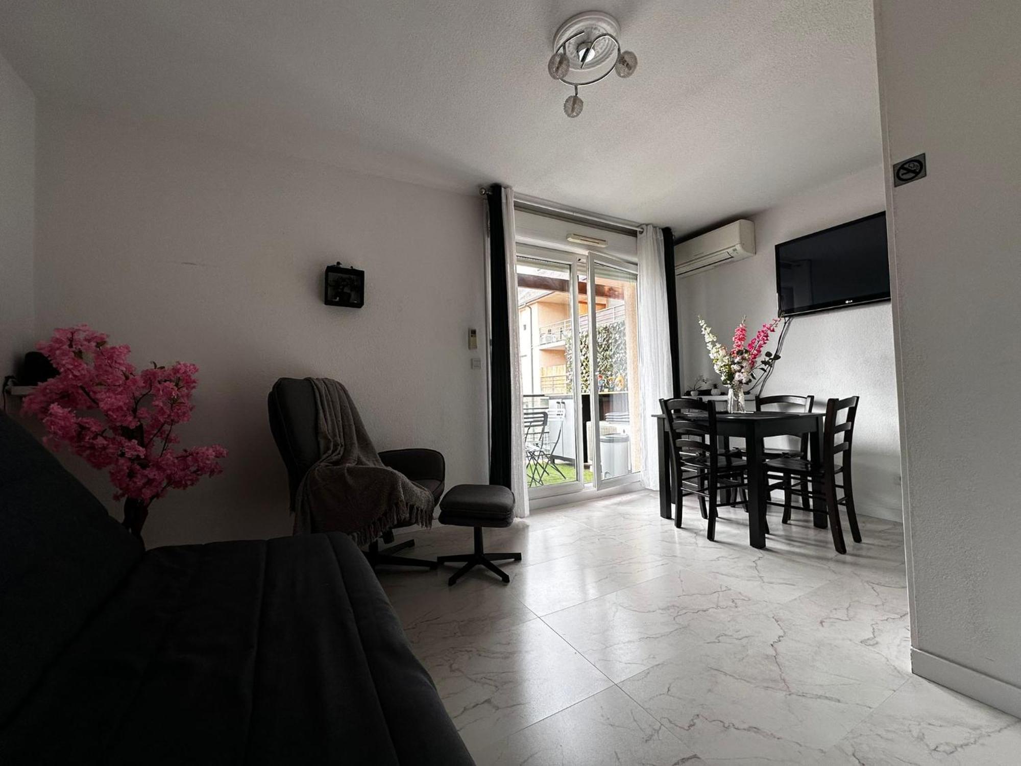 Ararat Apartment ลูร์ด ภายนอก รูปภาพ