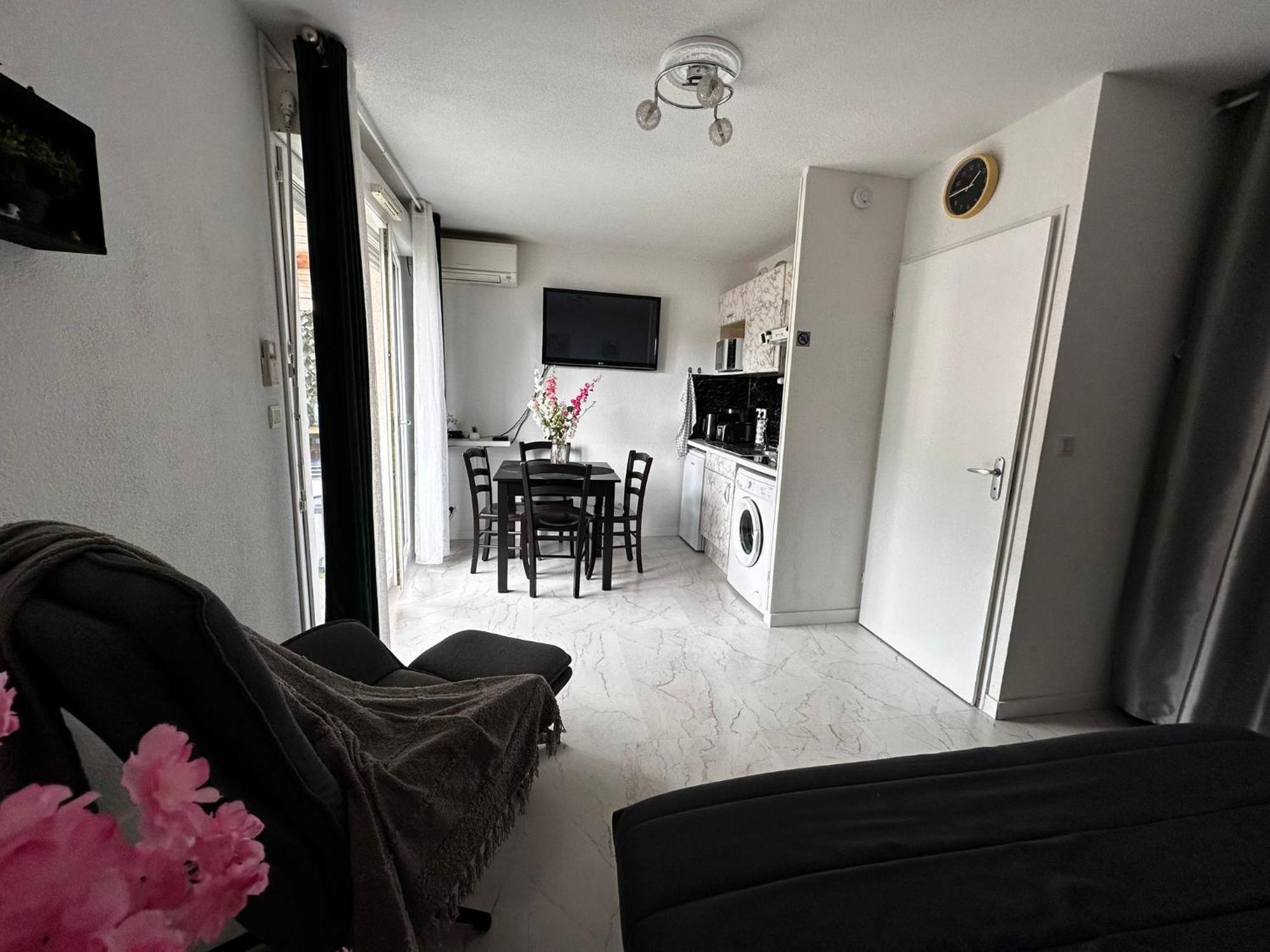 Ararat Apartment ลูร์ด ภายนอก รูปภาพ