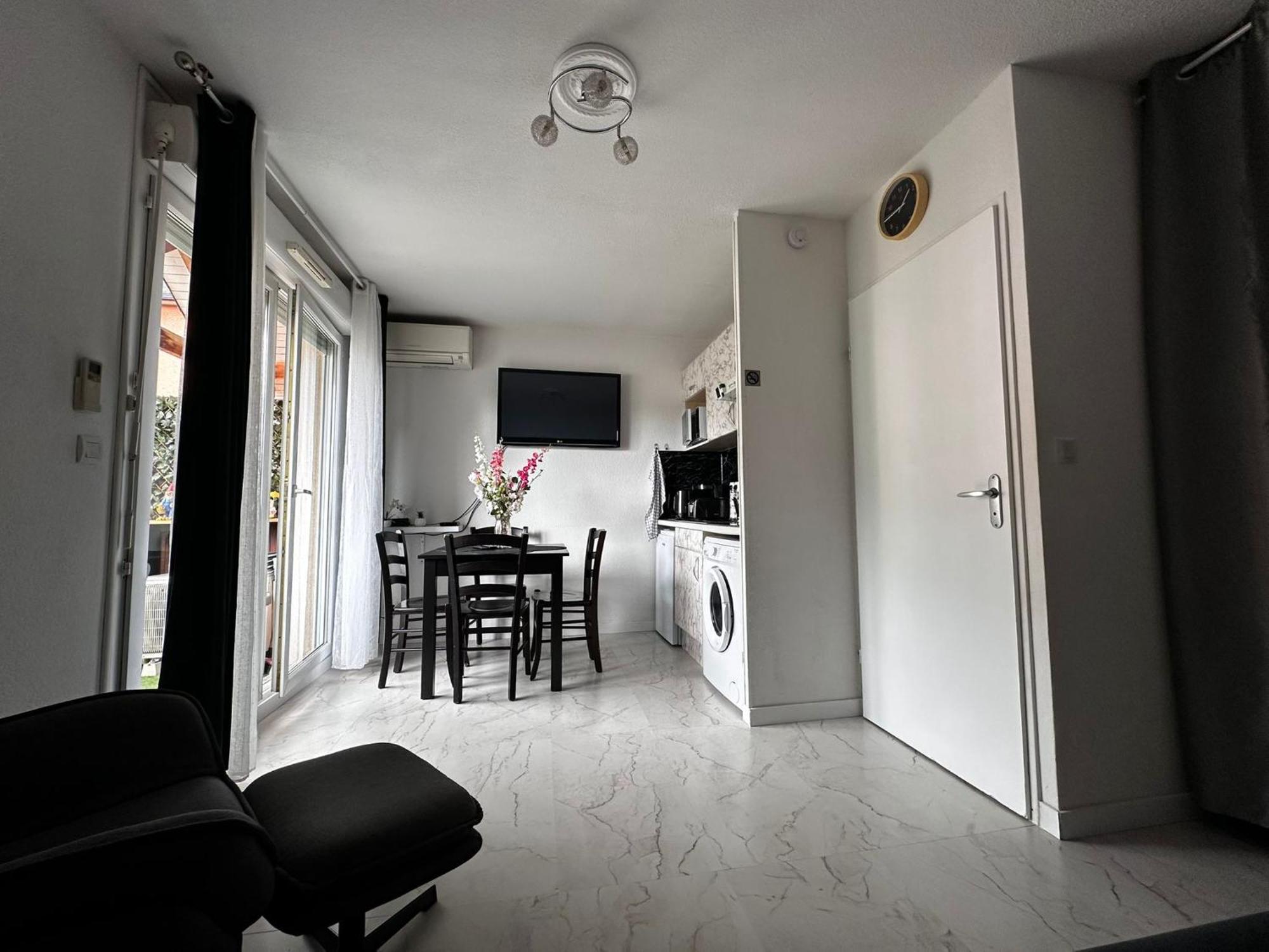 Ararat Apartment ลูร์ด ภายนอก รูปภาพ